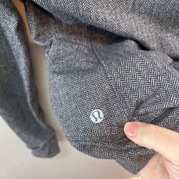 Lululemon Think Fast Pullover Sweater- Size 2 Heathered Herringbone - Picture 2 of 6